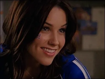 Quel prix remporte Brooke au premier tournoi des pom-pom girls ?