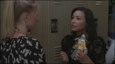 Qu'oublie-t-elle souvent de mettre ?