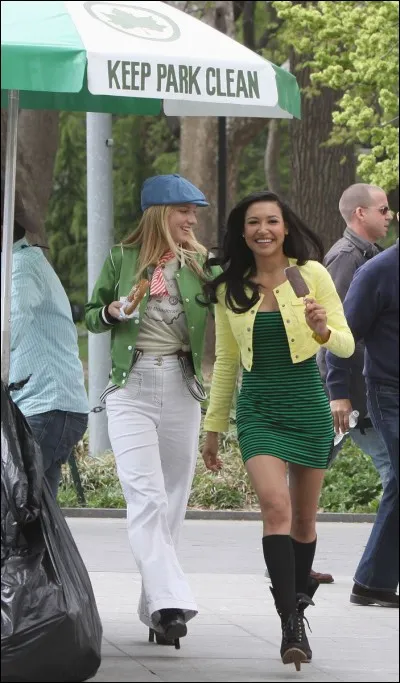 Quel style vestimentaire a-t-elle proposé à Tina ? (S1)