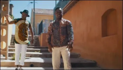 Complétez les paroles : 
"J'ai voulu soulager mon ego
J'me répète j'voulais pas faire de mal à mon frérot (oh)
On a fait les (...)
Tout c'qui s'passe autour de moi mes vrais gars s'en foutent"