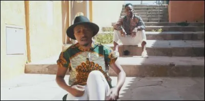 Même question : 
"Ensemble depuis tout petit
Mon cur se resserre à l'idée qu'on est devenu ennemis
Des hommes aujourd'hui, c'est plus le même
Mon ami je suis (...)"