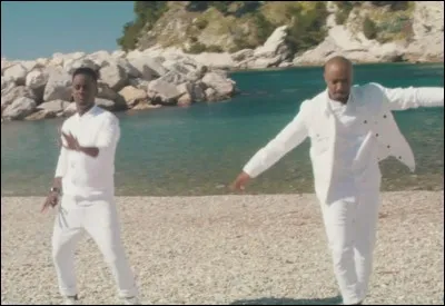 De combien de refrains est composée la musique ?