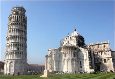 Combien de marches compte la tour de Pise ?