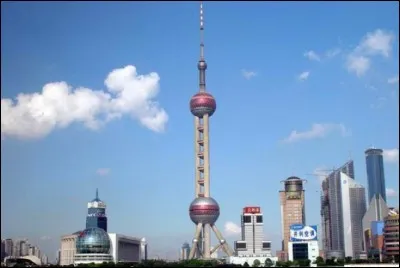 Dans quelle ville se trouve la tour appelée la Perle d'Orient ?