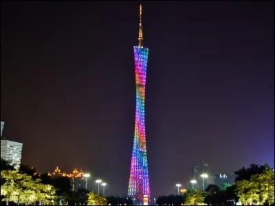 Dans quelle ville se trouve la tour Canton ?