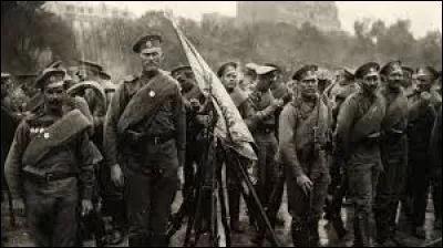 Qui se retire de la guerre la même année ?