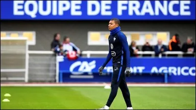 Dans quel club Kylian Mbappé évoluait-il durant cette saison ?