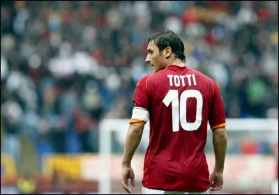 Quel poste occupait Francesco Totti ?