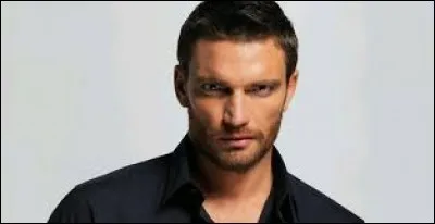 Quels sont les deux personnages qui essayent de détruire cet amour ?