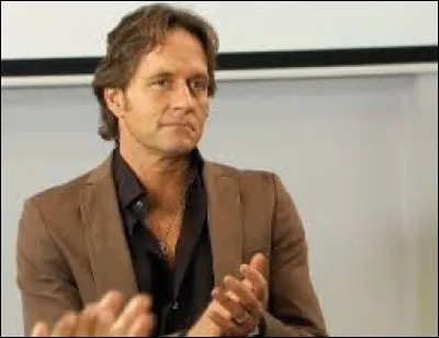 Qui joue le rôle de Daniel Villanueva ?