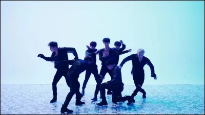 Qui est le chanteur principal du groupe ?