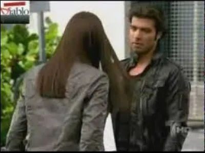 Comment s'appelle l'avocate de Ángel Salvador ?