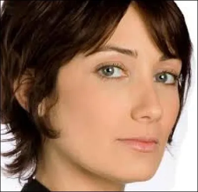 Comment s'appelle la sur de Manuela Dávila ?