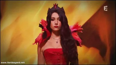 Cette femme contrôle le destin des joueurs en sa demeure.