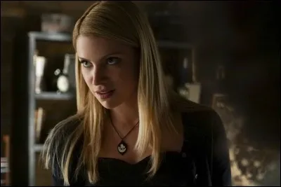 Qui est la petite copine de Mary-Louise ?