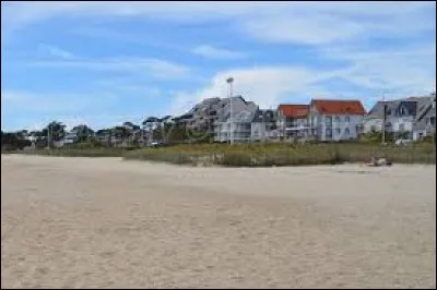 Je vous emmène en Bretagne à Carnac-Plage. Station balnéaire de la ville de Carnac, elle se situe dans le département ...