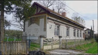 Cette commune la moins peuplée de la Marne a la particularité d'avoir plus d'élus que d'habitants. C'est un ancien site gaulois détruit en grande partie lors de la Première Guerre mondiale.