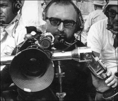 Il reste le maître incontesté du western-spaghetti. Il révéla l'acteur Clint Eastwood. La musique de ses films crée une atmosphère à nulle autre pareille. Son partenariat avec Ennio Morricone donna lieu à quelques films d'anthologie. J'avoue, je suis fan des deux.
Sergio Leone n'a pas réalisé  :