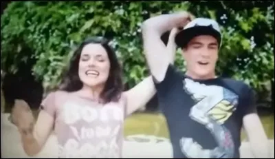 A l'épisode 79 de Violetta, Nata a souhaité d'être heureux toute la vie avec Maxi ; quel était le vu de Maxi ?