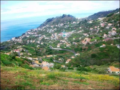 D'après la Bible, à qui Dieu remit-il les Tables de la Loi, comprenant notamment les Dix Commandements ?