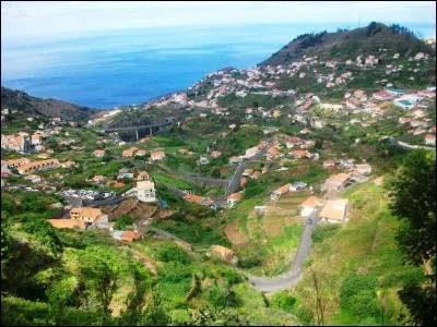 Que signifie l'expression "jouer cartes sur table" ?