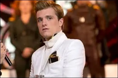 Lors de l'interview avec Ceasar, qu'essaie de faire croire Peeta ?