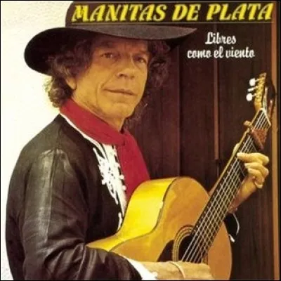 M - Le célèbre guitariste de flamenco "Manitas de Plata" a sa statue devant la mairie de Sète, sa ville natale.