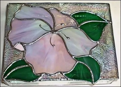 O - "Opaque" est un antonyme de transparent.