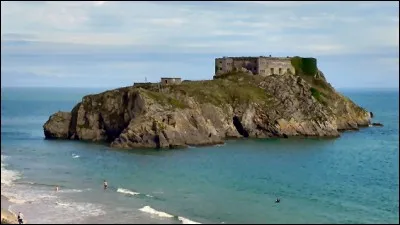 Comment se nomme l'endroit où la sur de Sherlock est retenue prisonnière ?