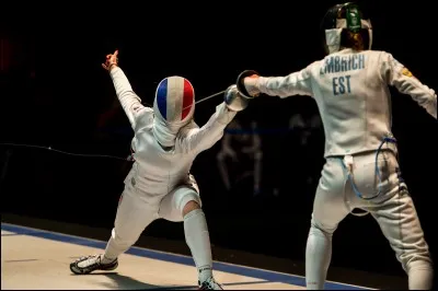 L'escrime se pratique avec 3 armes différentes, le fleuret, l'épée et le sabre. Avec quelle arme peut-on toucher ?