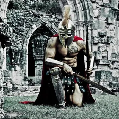 L'historien grec Polybe décrira les forces armées de ce dernier roi de Sparte comme une troupe d'assassins, de pillards et de bandes de grands chemins. Qui est-il ?