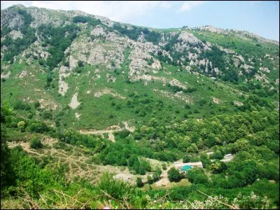 "L'Ardecho ! L'Ardecho ! Merveillous païs. S'as pas vis l'Ardecho ; n'as jamaï rein vis". Tel est le refrain de l'hymne ardéchois. En quelle langue est-il écrit ?