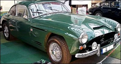 Je fus le produit de quel constructeur en J ?