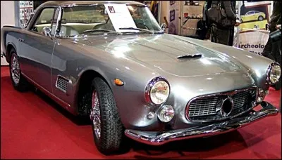 Je fus le produit de quel constructeur en M ?