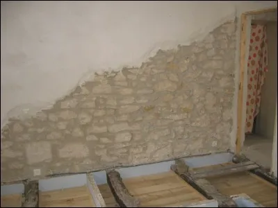 Quel sulfate hydraté naturel de calcium a pour nom usuel "pierre à plâtre" ?