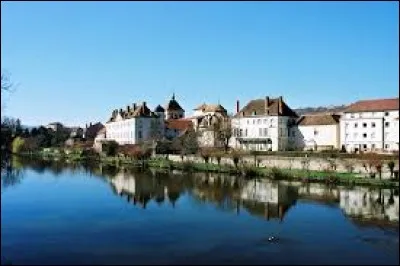 Nous partons en Auvergne-Rhône-Alpes au bord de la Sioule visiter l'abbatiale carolingienne et romane d'Ebreuil. Village de l'arrondissement de Vichy, il se situe dans le département ...