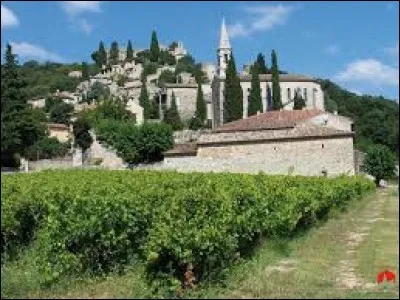 Je vous emmène maintenant dans le Gard à la découverte de La Roque-sur-Cèze. Village médiéval, classé parmi les Plus Beaux Villages de France, il se trouve en région ...