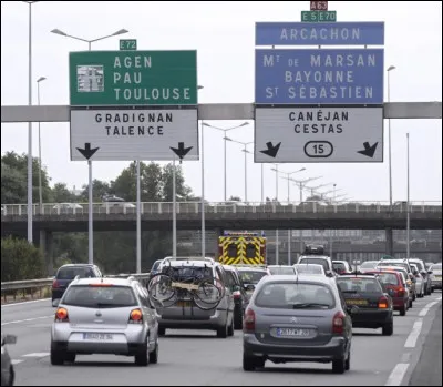 Une cycliste russe prend l'autoroute et veut payer le péage :