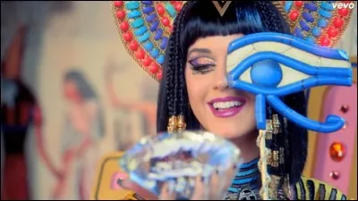 Combien de singles a sorti Katy Perry depuis 2010 ?