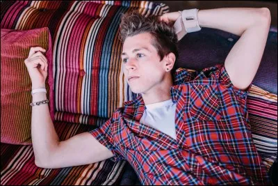 De quelle nationalité est-il ?