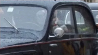 En quelle année le rétroviseur extérieur gauche est devenu obligatoire ?