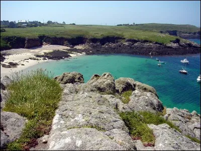 Laquelle de ces îles bretonnes observe-t-on sur cette photo ?
