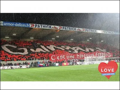 Comment se nomme le stade du club de football de l'En Avant de Guingamp ?