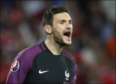 Dans quel club joue Hugo Lloris ?