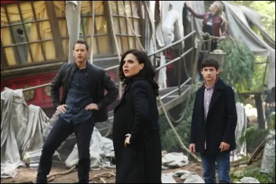 Je suis le fils d'Emma Swan mais également le fils adoptif de Regina Mills. Ma grand mère n'est autre que Blanche. Je suis joué par l'acteur Jared S. Gilmore. Qui suis-je ?