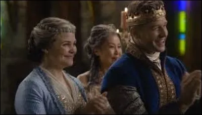 Je suis la fille de Sir Maurice et Lady Colette. Je suis amoureuse de Rumpelstiltskin. J'habite à Storybrooke. Emilie de Ravin interprète mon rôle dans cette série. Qui suis-je ?