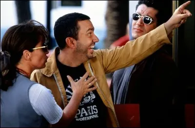 Que fait Simon quand il est heureux ?