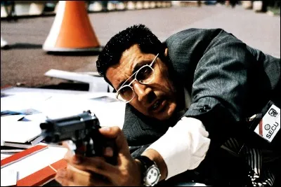 Quel chanteur peut-on voir assassiné dans le film ?