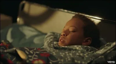 Combien de fois est répété ''French Kiss'' dans l'outro de la chanson ?