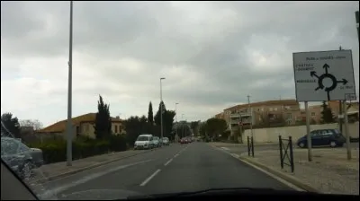 Je ne vois pas sur le panneau la direction que je veux prendre au rond-point .